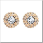 CJ1317792 Eu & US minimalist fashion palace Charming Earrings Post (White)